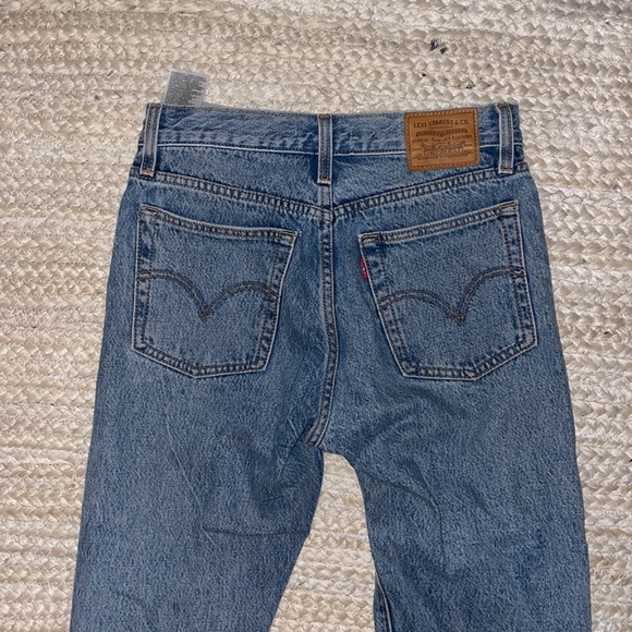 Levi’s Wedgie Icon Jeans (from aritzia) - Picture 4 of 4